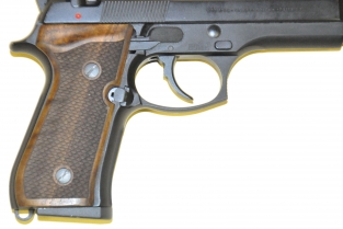 Beretta 92 grips flakes